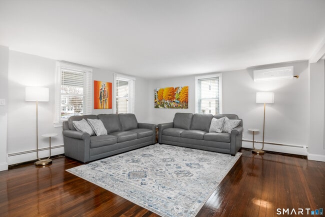 Photo - 1699 Boulevard