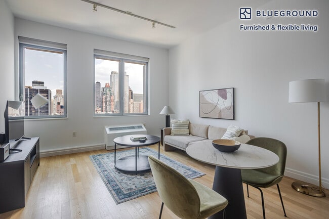 Building Photo - 550 W 54th St