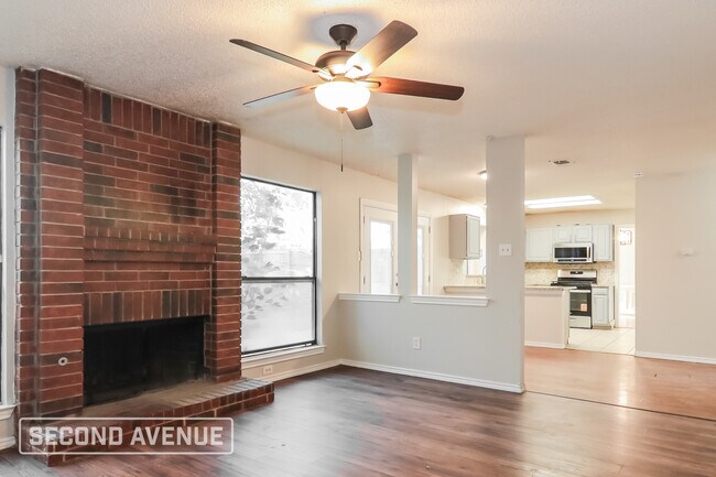 Photo - 732 Creekview Ct