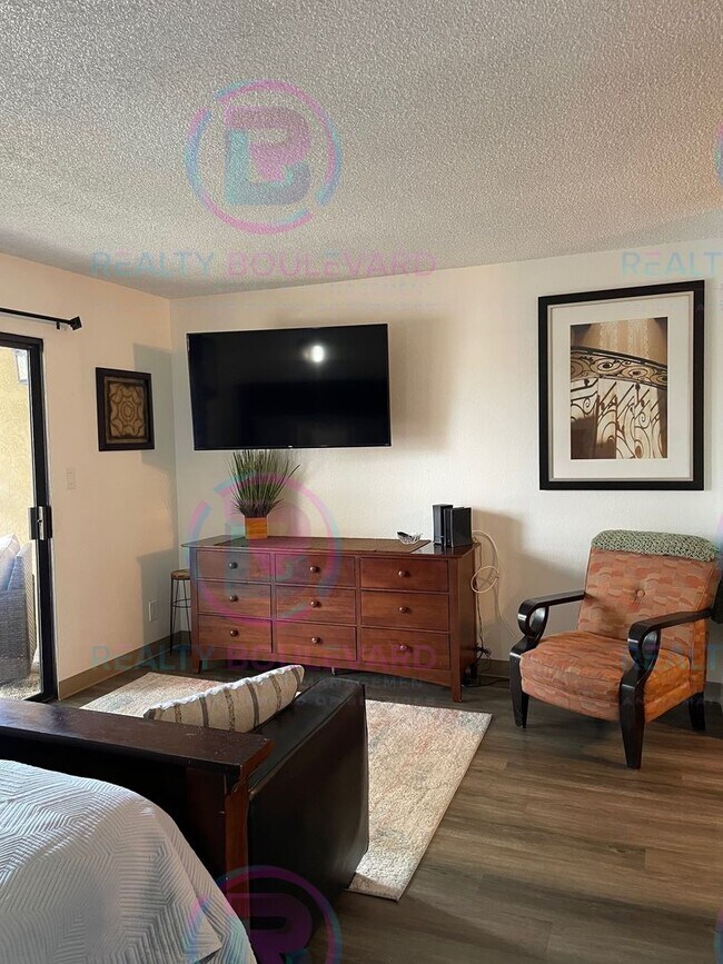 Photo - 2450 Lymbery St