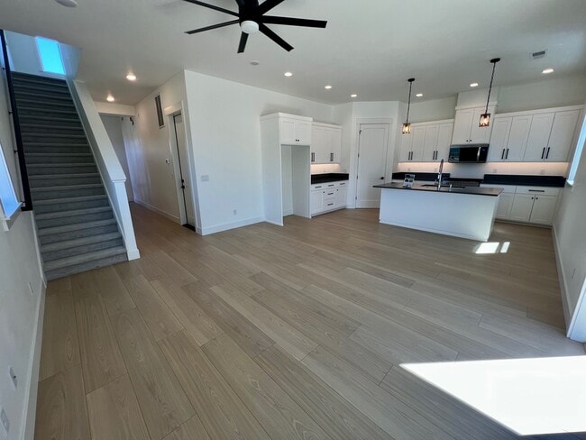 Photo - 210 Bogey Ln