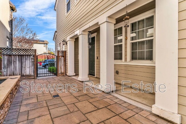 Photo - 4685 Malayan St