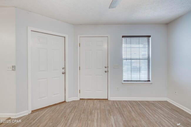 Photo - 3127 Douglas Rd