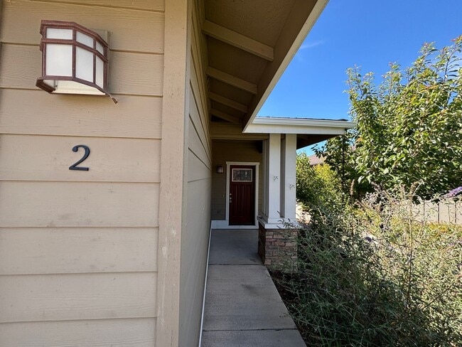 Building Photo - w1031 Unit 2 Rental