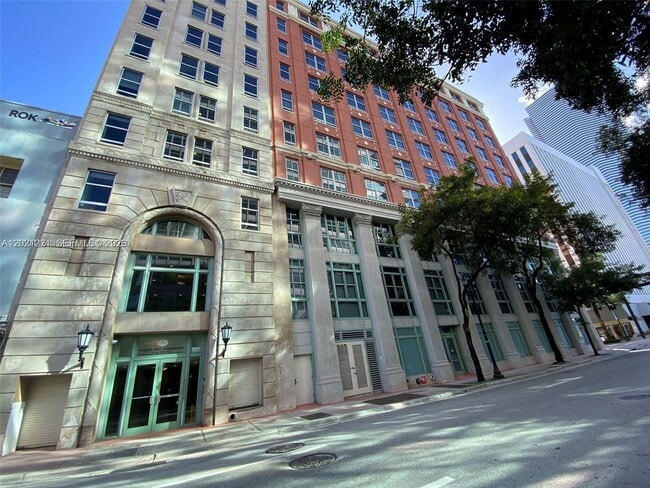 Building Photo - 111 E Flagler St Unit 1310
