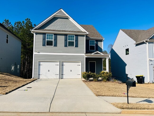 Building Photo - Beautiful 4 bedroom, 2.5 bathroom home in Newnan! Must see!