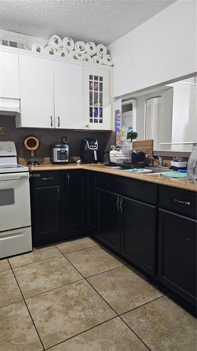 Building Photo - 8075 NW 7th St Unit 401