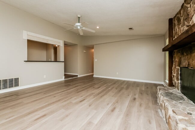 9380 Forest Knoll Dr