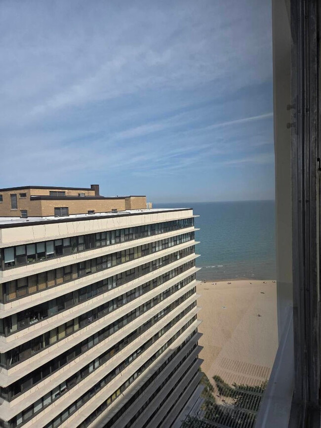 Photo - 5757 N Sheridan Rd