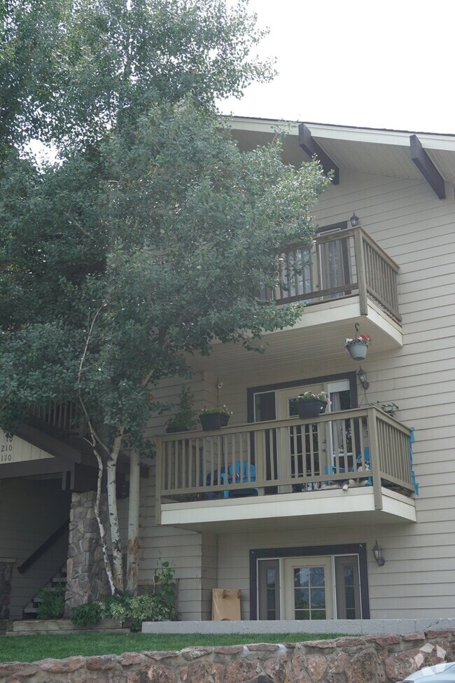 Building Photo - "Penthouse" condo in Evergreen!! Unit #310