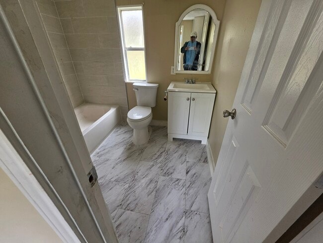 Photo - 675 Tallow St