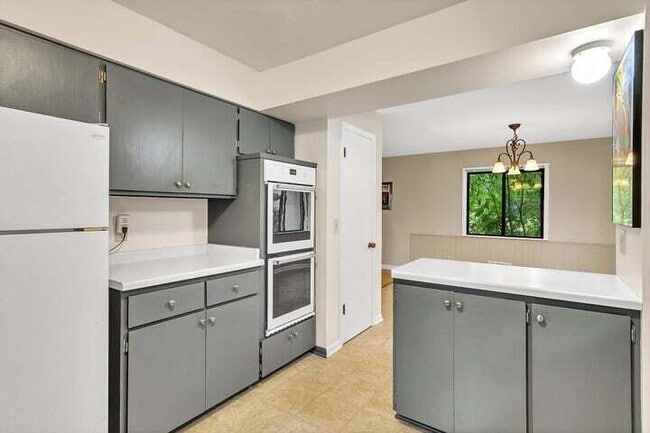 Photo - 1422 S River Rd