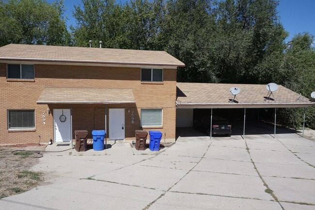 Building Photo - 7592 Husky Hwy Unit 7592 Husky Duplex