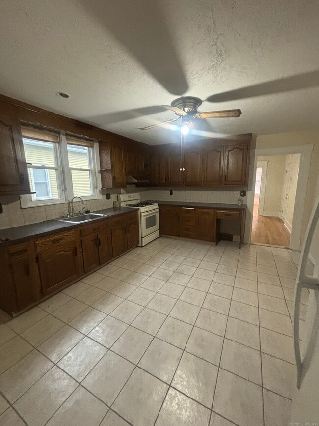 Building Photo - 85 S Burritt St Unit #2 Rental