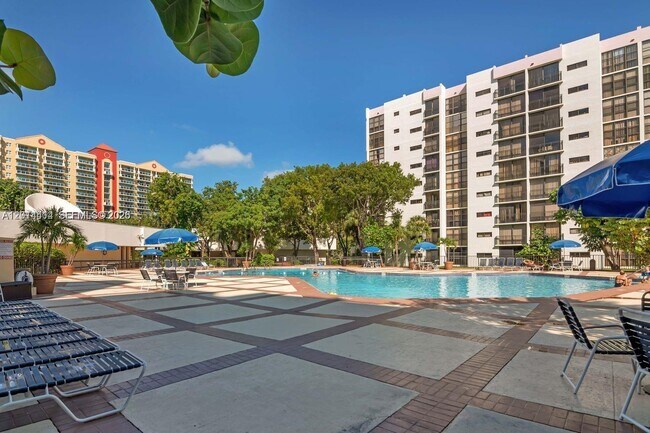 17021 N Bay Rd Unit 322
