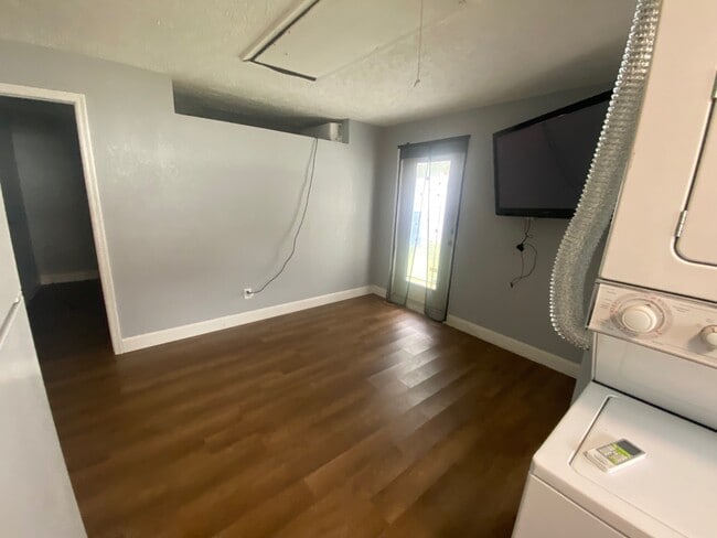 Photo - 27103 Frampton Ave