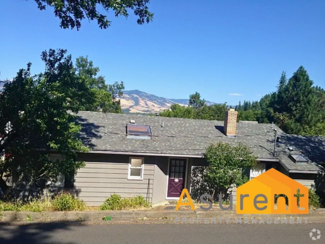 Building Photo - 3-Bedroom/2-Bathroom Home with Amazing Vie...