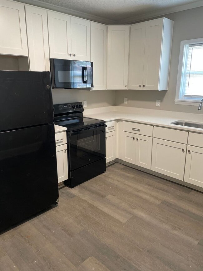 Photo - 631 Junia Ave