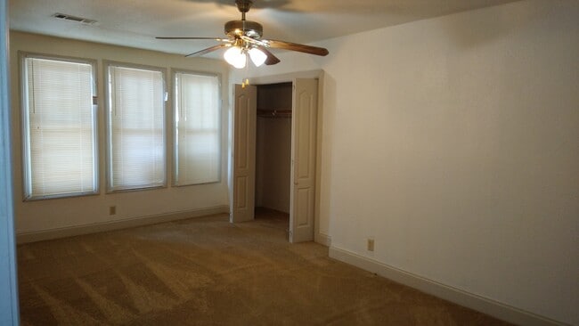 Photo - 207 W 4th St