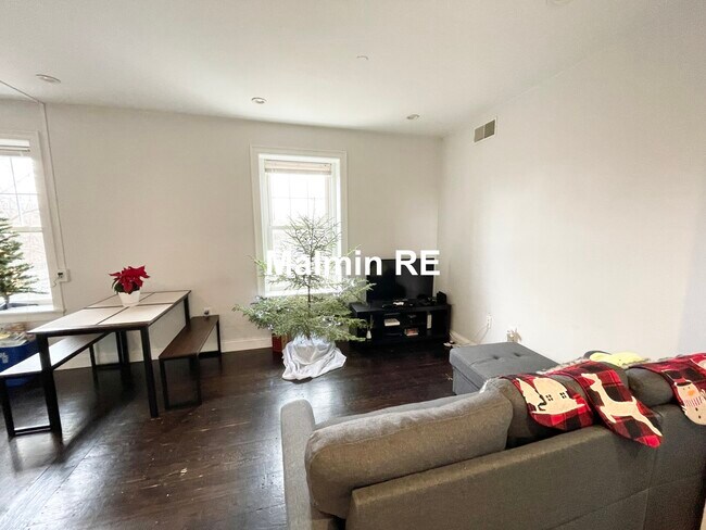 Photo - 998 Tremont St