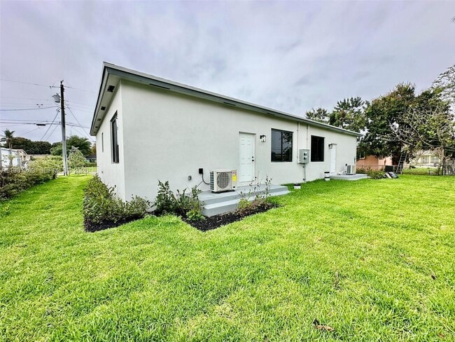 Photo - 2399 NW 105th St Unidad 1