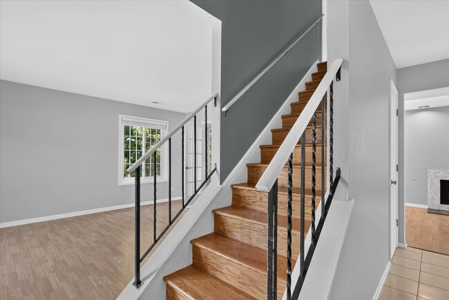 Photo - 901 Ashford Ln