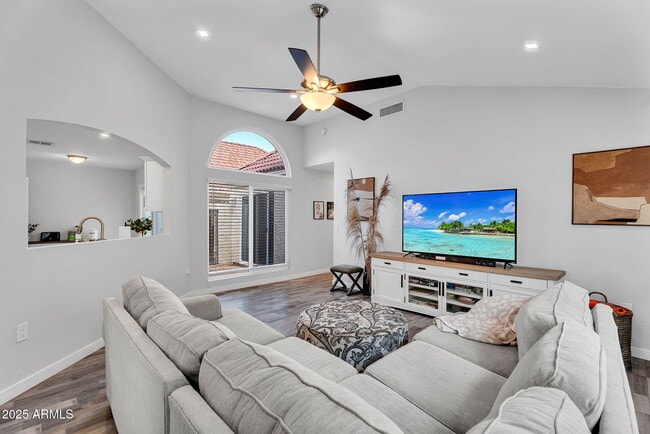 Photo - 1510 E Commerce Ave