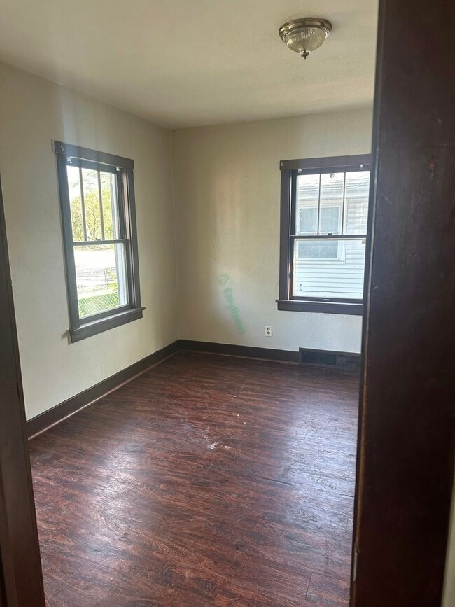 Photo - 1825 S Kneer Ave