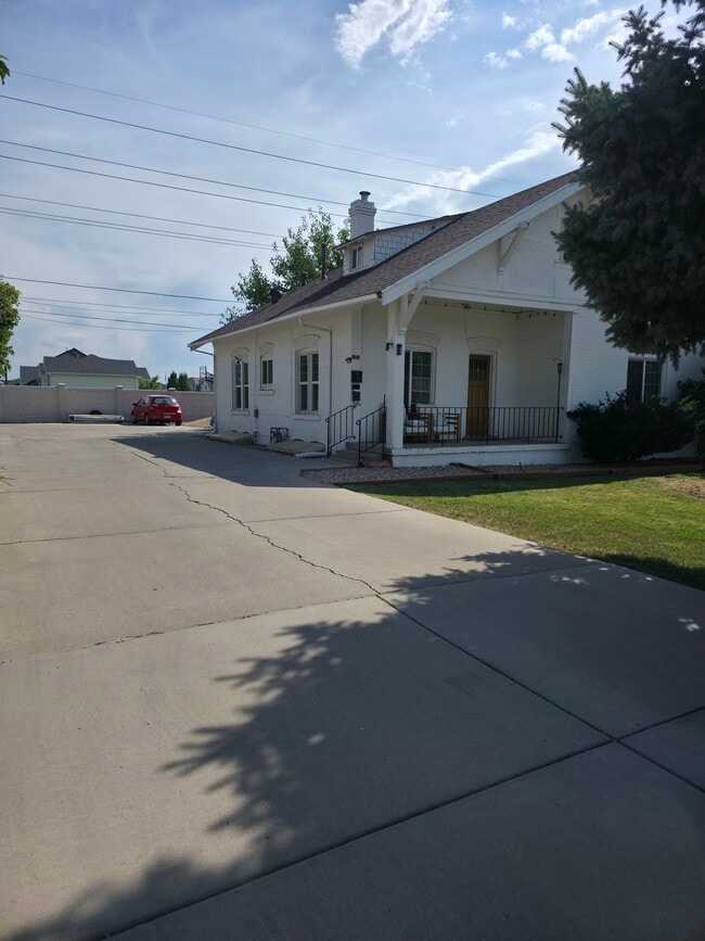 Building Photo - 163 W 400 S Unit 1F