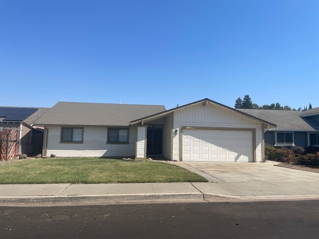 Building Photo - Charming Oakdale Home 3 bedrooms 2 bathrooms
