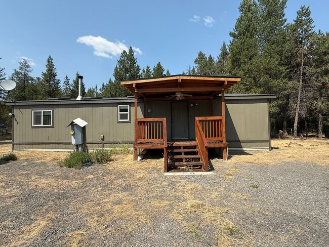 Building Photo - Newly Remodeled 3 Bedroom Home