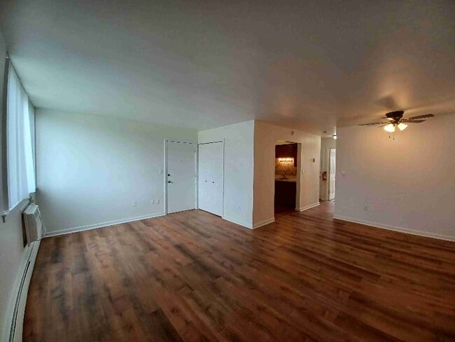 Building Photo - 1861 W 13 Mile Rd