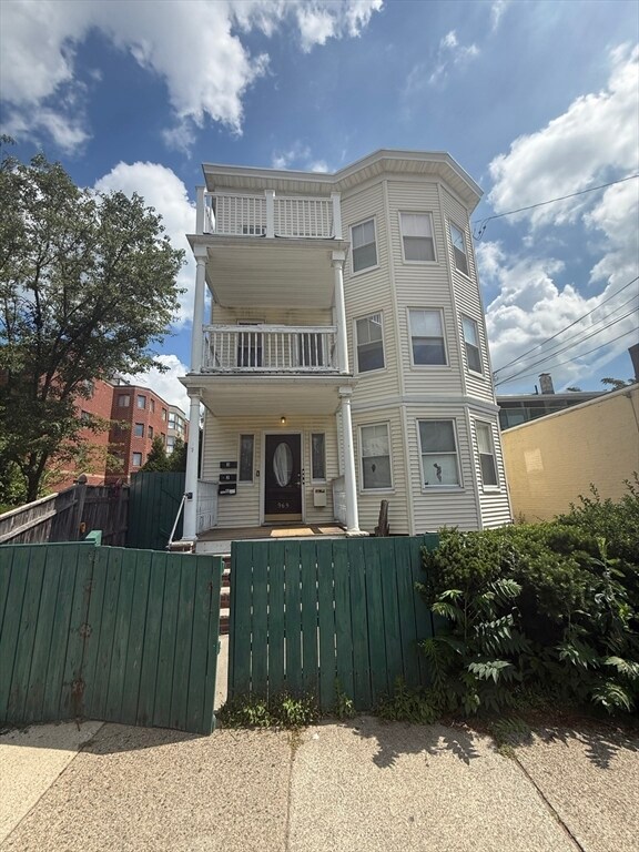 Building Photo - 969 Massachusetts Ave Unit 2
