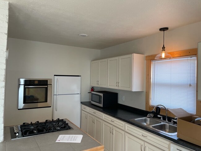 Cocina - 1614 Custer St