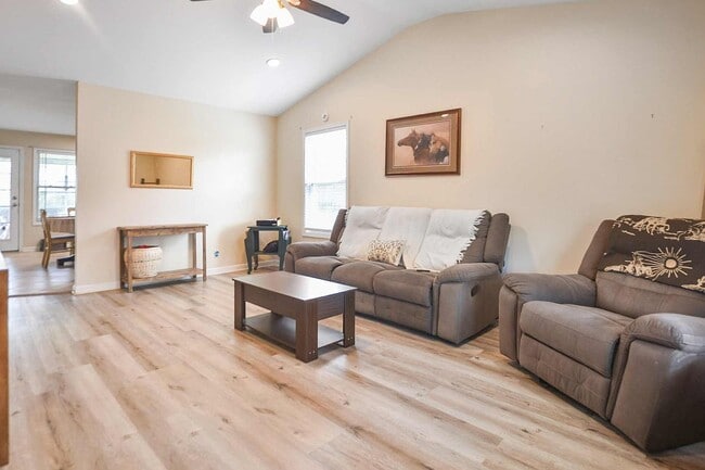 Photo - Pet Friendly Three Bedroom!