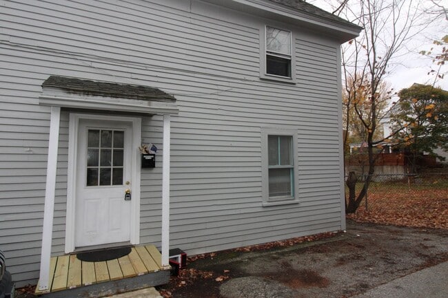 Building Photo - 6 Smith Ct Unit 2