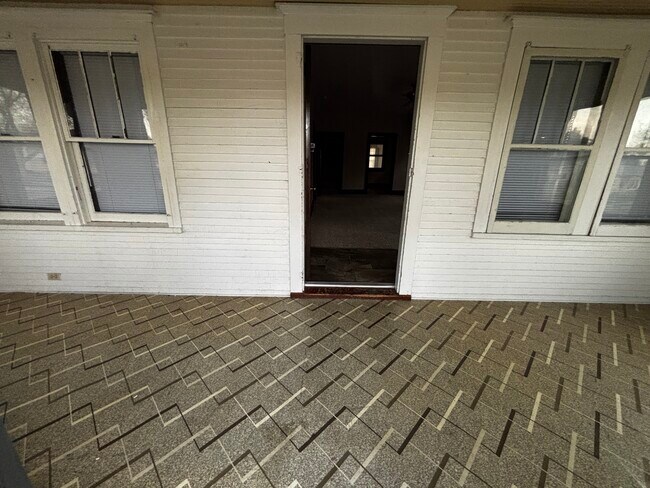 Porch - 523 S Montana St