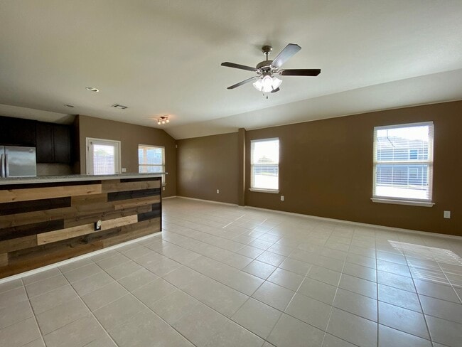 466 Eagle Brook Ln
