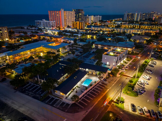 Photo - 1020 N Riverside Dr Unit 4