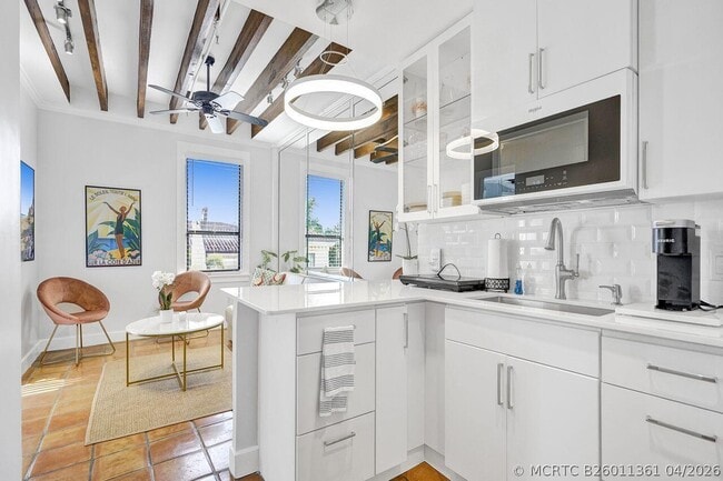 Building Photo - 235 Sunrise Ave Unit 2019