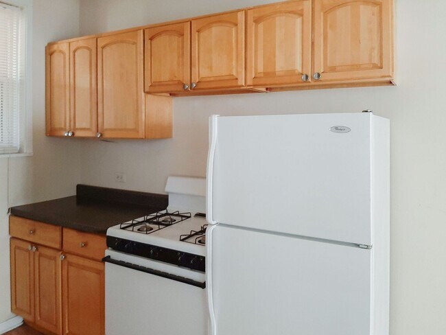 Photo - 5208 N Leavitt St Unidad 2