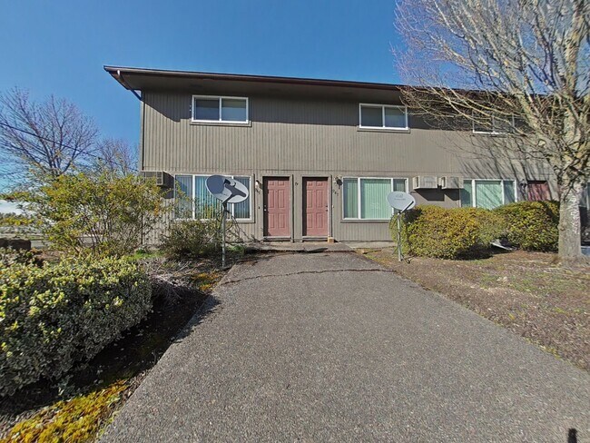 Building Photo - 3 Bedroom Apartment ~ Albany ~ Small Pet F... Unit 945 22nd Ave SW