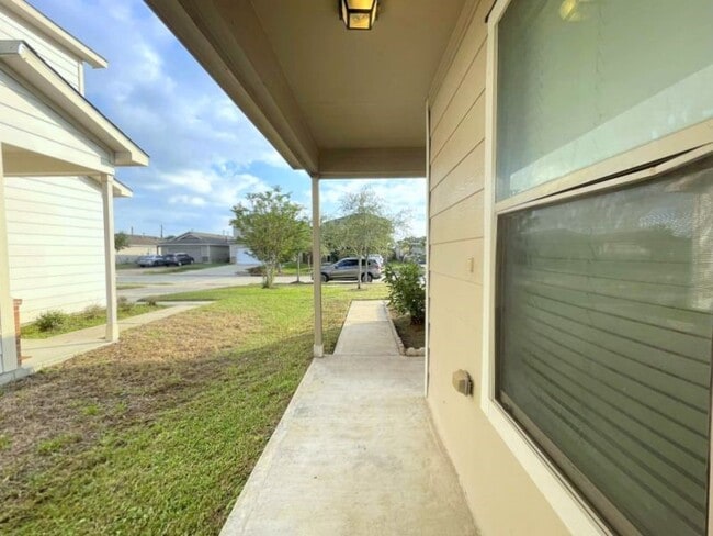 Photo - 1715 Ramsay Way