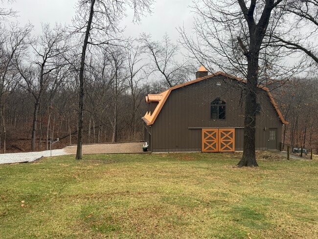 Building Photo - 324 Messenger Rd