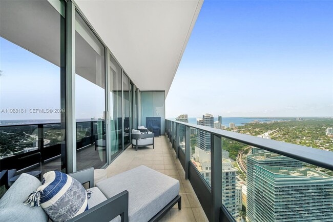 Building Photo - 1000 Brickell Plaza Unit PH5807