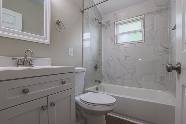 Building Photo - 1113 N Marlyn Ave