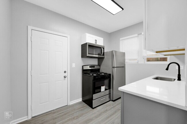 Photo - 7028 S Clyde Chicago, IL 60649