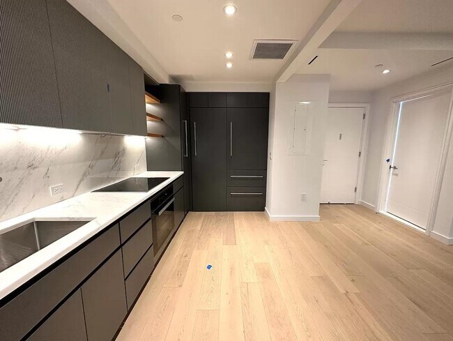 Photo - 300 W 30th St Unit 6A