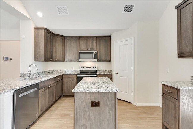 Photo - 1711 Wooley Way
