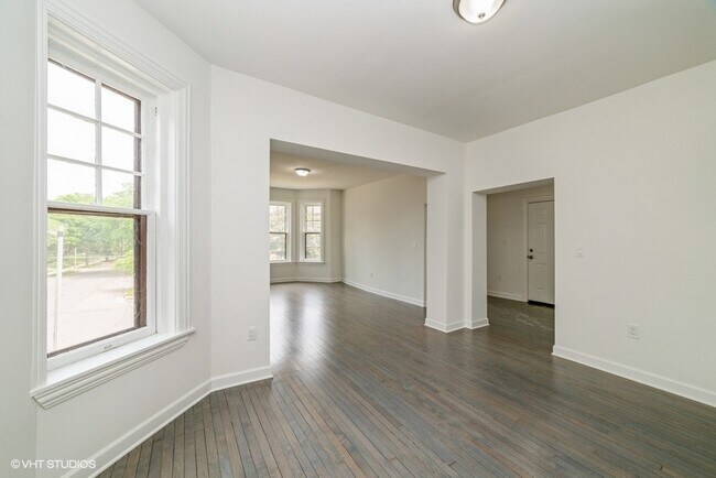 Photo - 2803 - 2813 Belleview Apartments